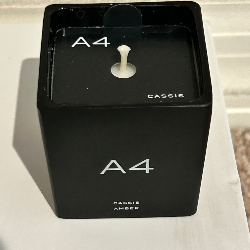 MIND GAMES A4 CASSIS AMBER 2 OZ LUXURY CANDLE